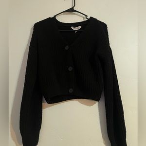 Black cozy & fuzzy cropped sweater :)